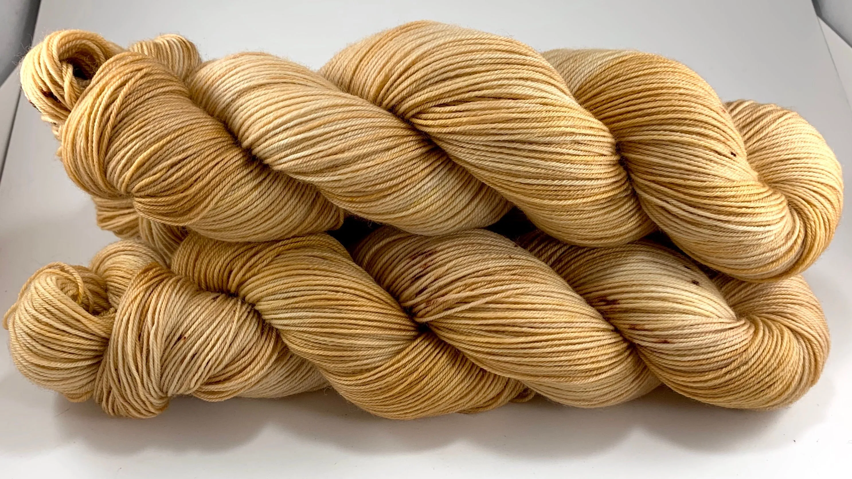 Hand Dyed Yarn "Wheat Kings" Yellow Beige Honey Tan Gold Blonde Brown Speckled Bluefaced Leicester BFL Superwash 438yds 100g