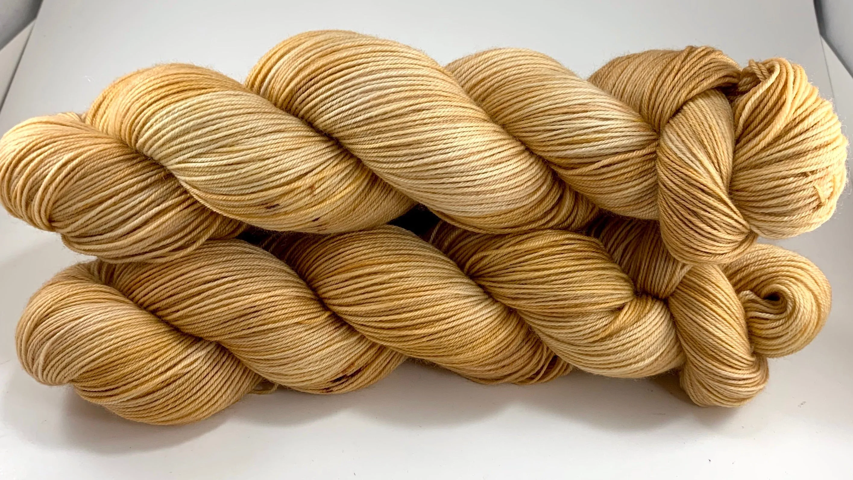 Hand Dyed Yarn "Wheat Kings" Yellow Beige Honey Tan Gold Blonde Brown Speckled Bluefaced Leicester BFL Superwash 438yds 100g